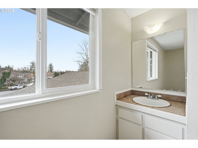 912 Ne HACIENDA Ct, Gresham, OR 97030