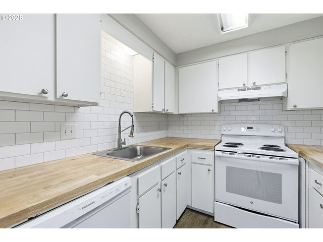 912 Ne HACIENDA Ct, Gresham, OR 97030