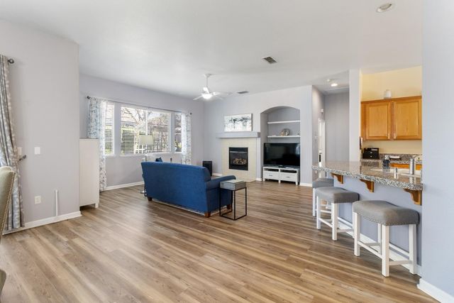 9501 Misty Cove Ln, Elk Grove, CA 95758