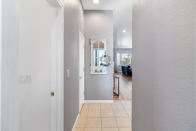 9501 Misty Cove Ln, Elk Grove, CA 95758