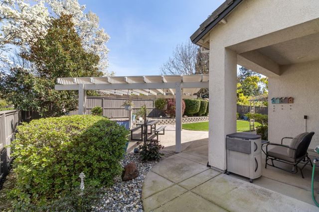 9501 Misty Cove Ln, Elk Grove, CA 95758
