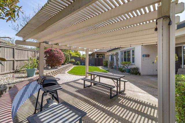 9501 Misty Cove Ln, Elk Grove, CA 95758