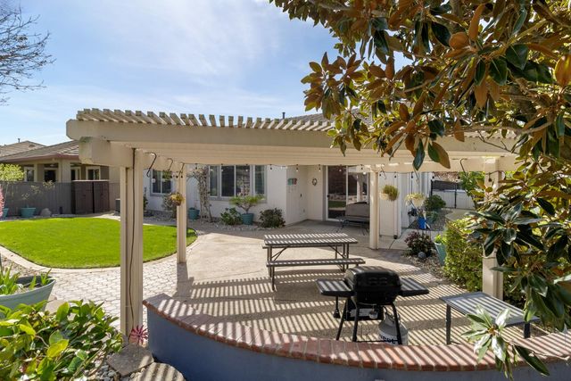 9501 Misty Cove Ln, Elk Grove, CA 95758