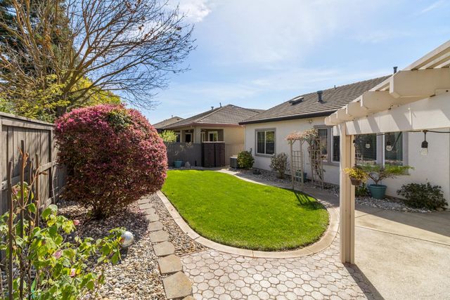 9501 Misty Cove Ln, Elk Grove, CA 95758