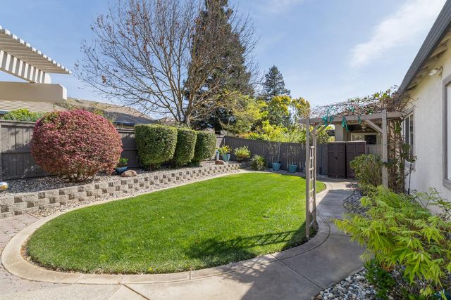 9501 Misty Cove Ln, Elk Grove, CA 95758