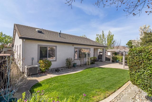 9501 Misty Cove Ln, Elk Grove, CA 95758