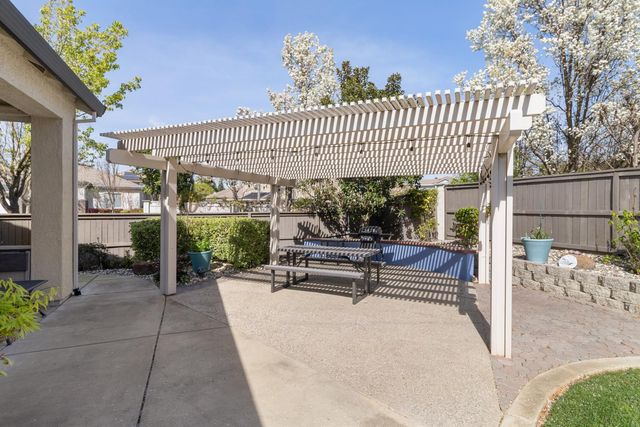 9501 Misty Cove Ln, Elk Grove, CA 95758