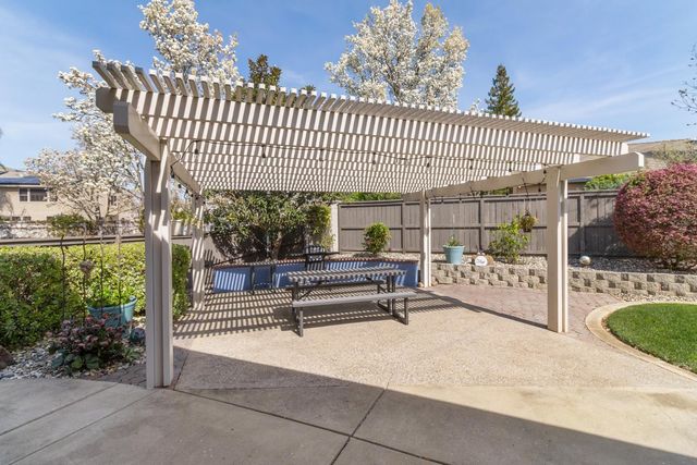 9501 Misty Cove Ln, Elk Grove, CA 95758