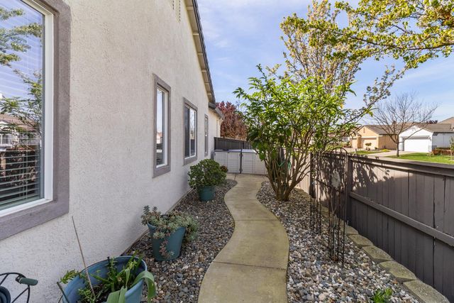 9501 Misty Cove Ln, Elk Grove, CA 95758