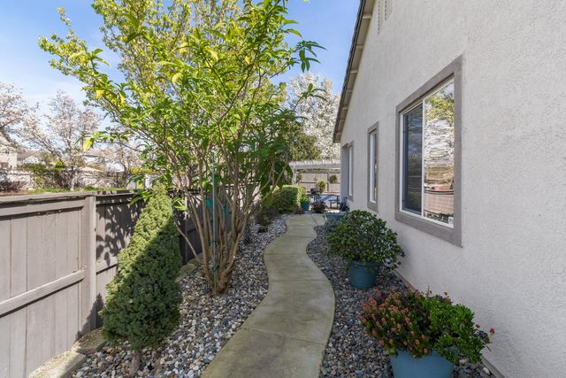 9501 Misty Cove Ln, Elk Grove, CA 95758