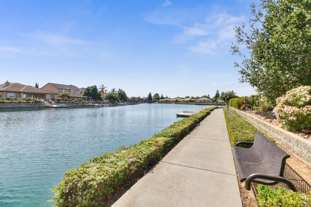 9501 Misty Cove Ln, Elk Grove, CA 95758