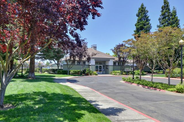 9501 Misty Cove Ln, Elk Grove, CA 95758
