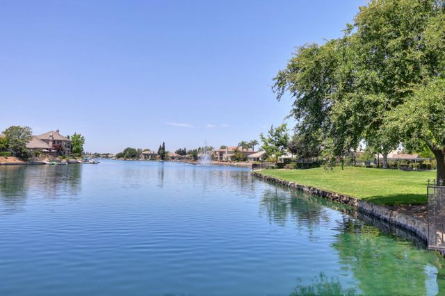 9501 Misty Cove Ln, Elk Grove, CA 95758