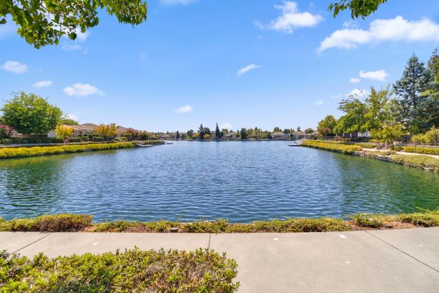 9501 Misty Cove Ln, Elk Grove, CA 95758