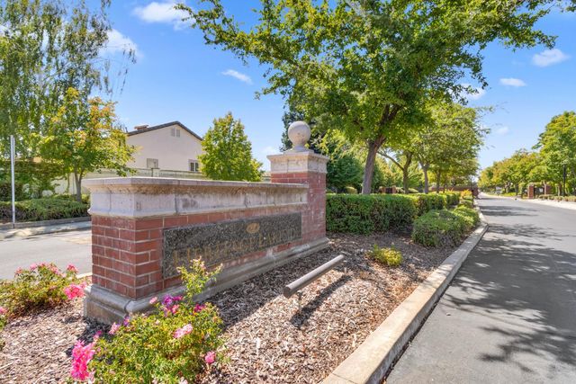9501 Misty Cove Ln, Elk Grove, CA 95758
