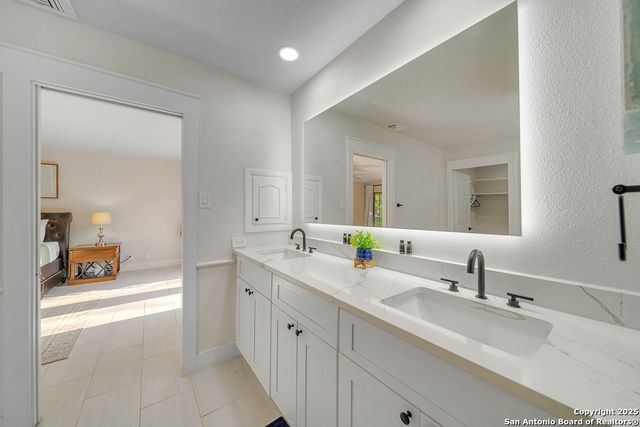 605 Squires, Castle Hills, TX 78213