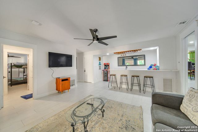 605 Squires, Castle Hills, TX 78213
