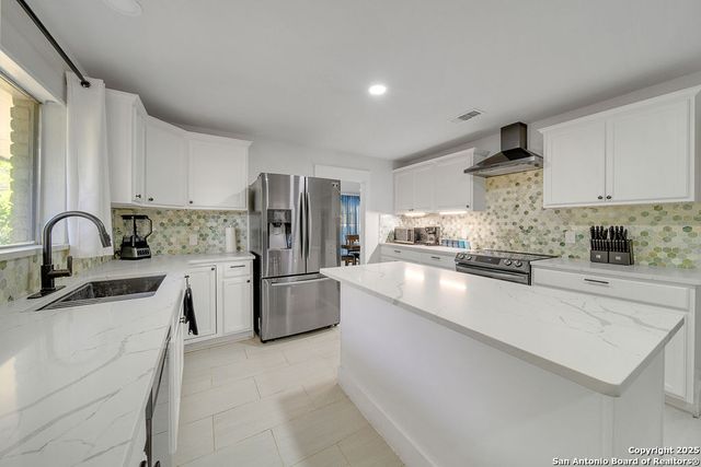 605 Squires, Castle Hills, TX 78213