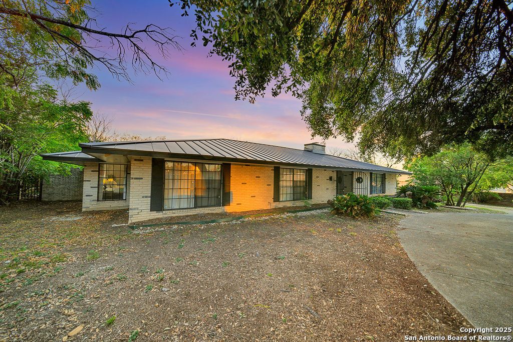 605 Squires, Castle Hills, TX 78213