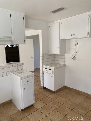 4100 Clara Street, Cudahy, CA 90201