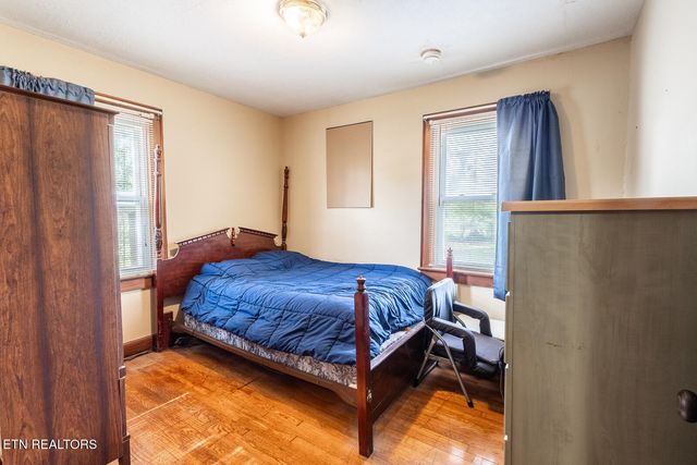 1115 W Parkway Ave, Knoxville, TN 37912
