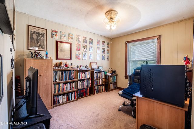1115 W Parkway Ave, Knoxville, TN 37912
