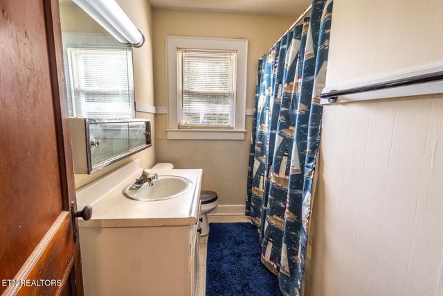 1115 W Parkway Ave, Knoxville, TN 37912