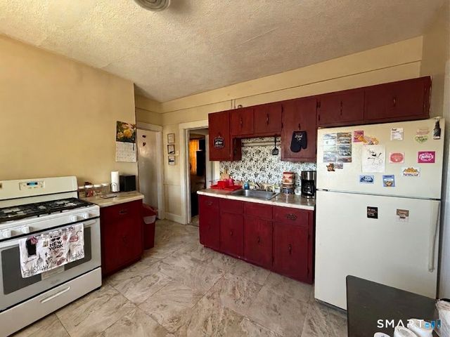 94-96 Hillside Avenue, Hartford, CT 06106