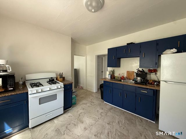 94-96 Hillside Avenue, Hartford, CT 06106