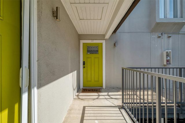 935 La Posada DR 217, Austin, TX 78752