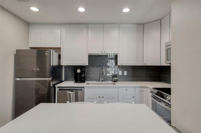 935 La Posada DR 217, Austin, TX 78752
