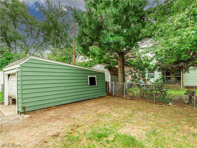 18104 Hiller Avenue, Cleveland, OH 44119