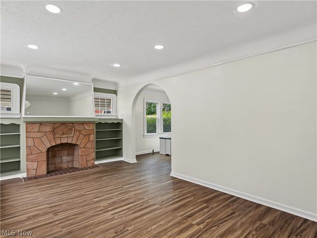 18104 Hiller Avenue, Cleveland, OH 44119