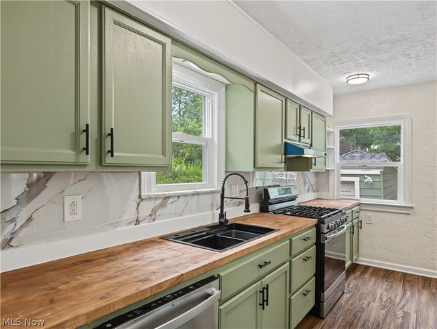 18104 Hiller Avenue, Cleveland, OH 44119