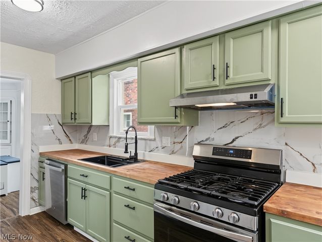 18104 Hiller Avenue, Cleveland, OH 44119