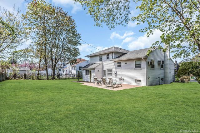 17 Fresno Drive, Plainview, NY 11803
