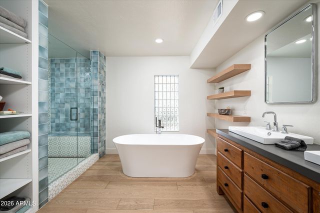 5857 E ONYX Avenue, Paradise Valley, AZ 85253