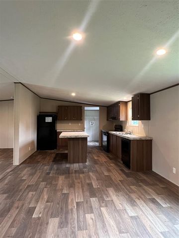 125 Wood Farm Estates Road, Huntsville, TX 77320
