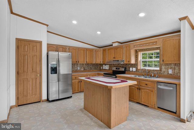 69 GILBERT RD, Red Lion, PA 17356