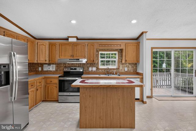69 GILBERT RD, Red Lion, PA 17356