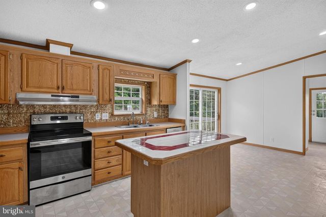 69 GILBERT RD, Red Lion, PA 17356