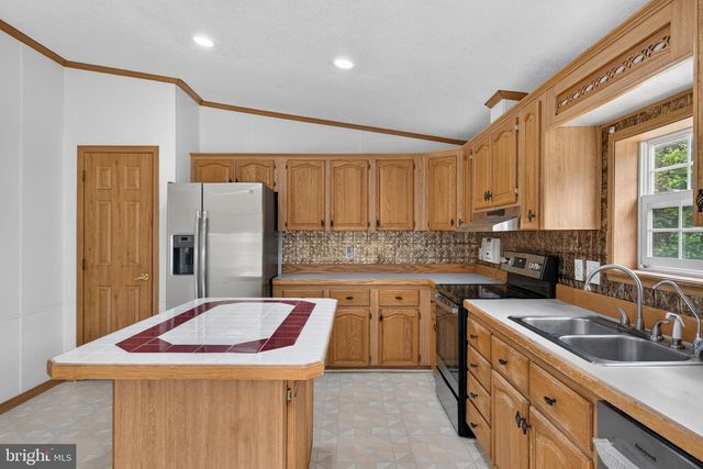 69 GILBERT RD, Red Lion, PA 17356