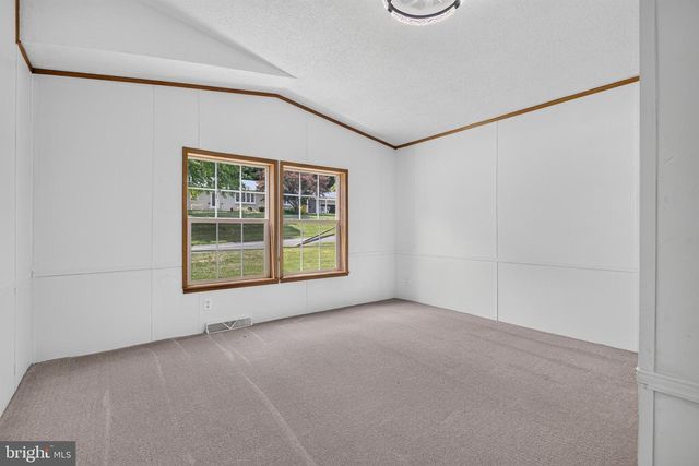 69 GILBERT RD, Red Lion, PA 17356