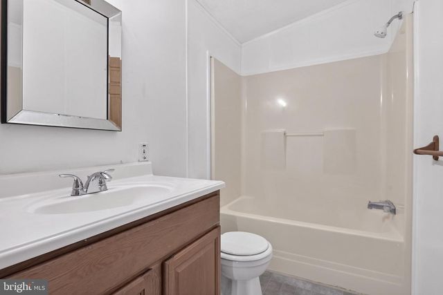 69 GILBERT RD, Red Lion, PA 17356