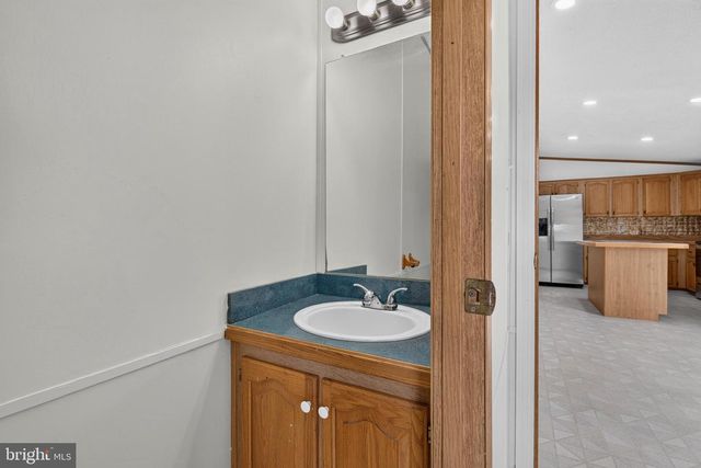 69 GILBERT RD, Red Lion, PA 17356