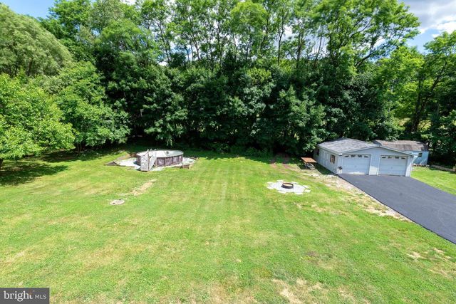 69 GILBERT RD, Red Lion, PA 17356