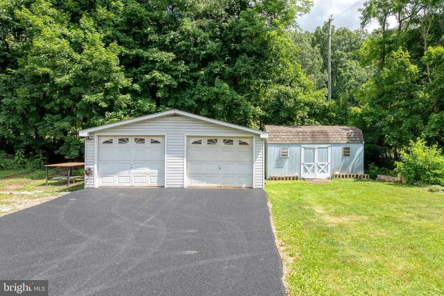 69 GILBERT RD, Red Lion, PA 17356
