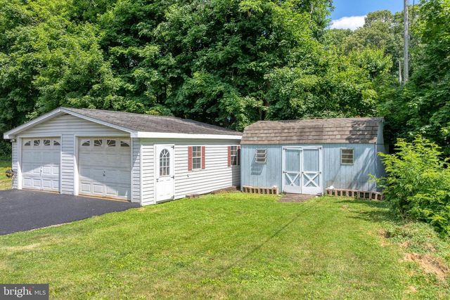 69 GILBERT RD, Red Lion, PA 17356