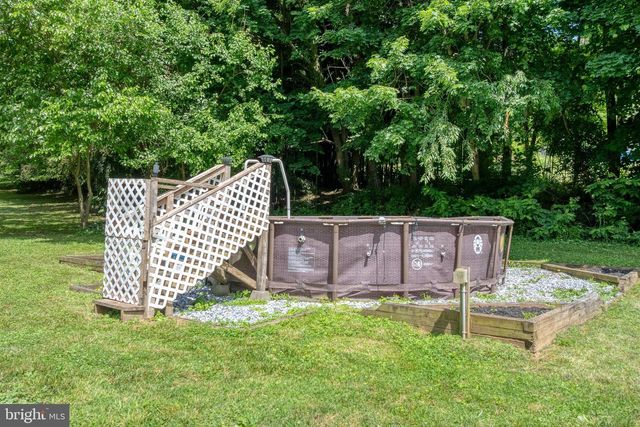 69 GILBERT RD, Red Lion, PA 17356