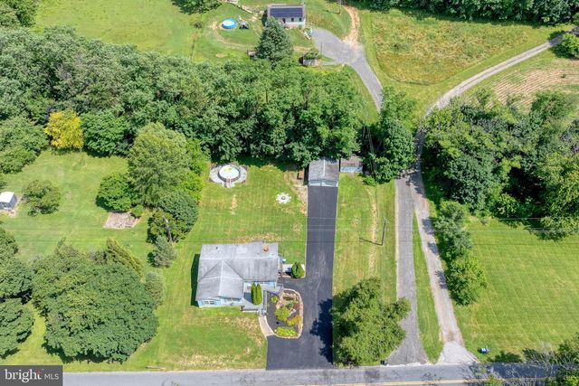 69 GILBERT RD, Red Lion, PA 17356